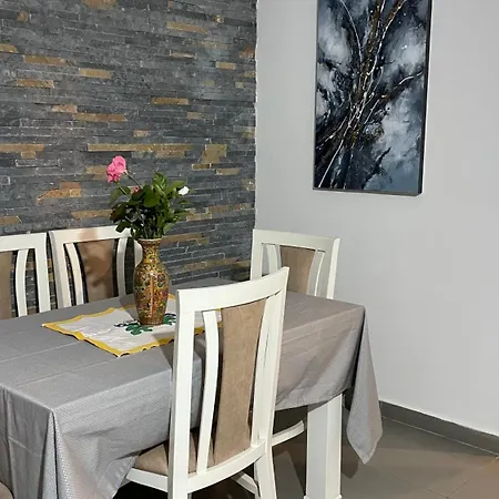 Doku Apartment Valias